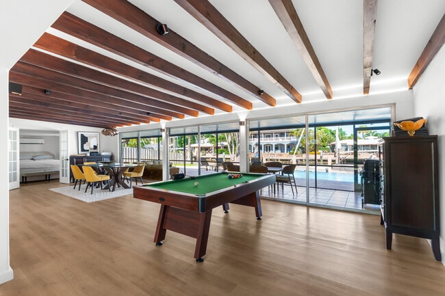 Building Photo - 273 Tropic Dr