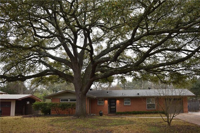 Primary Photo - 2701 Twin Oaks Dr