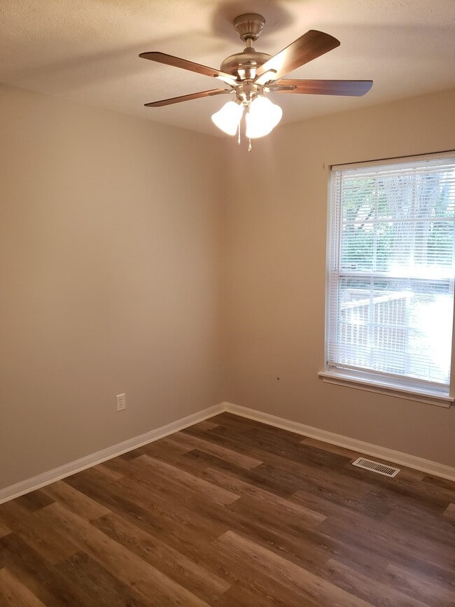 Building Photo - South East Springfield - Southern Hills Ho...