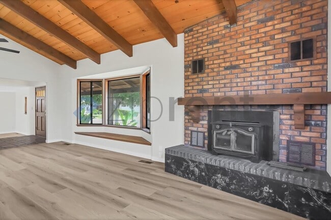 Building Photo - Unit