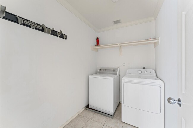Building Photo - 2933 W Dallas St