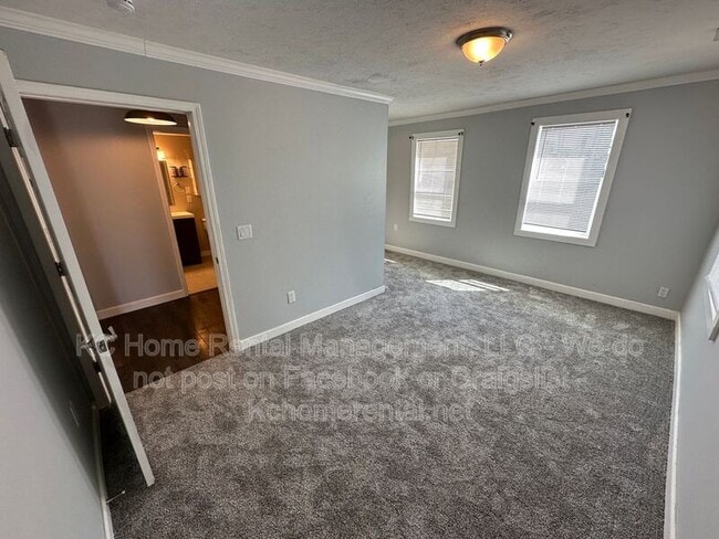 Building Photo - 316 W Elm St