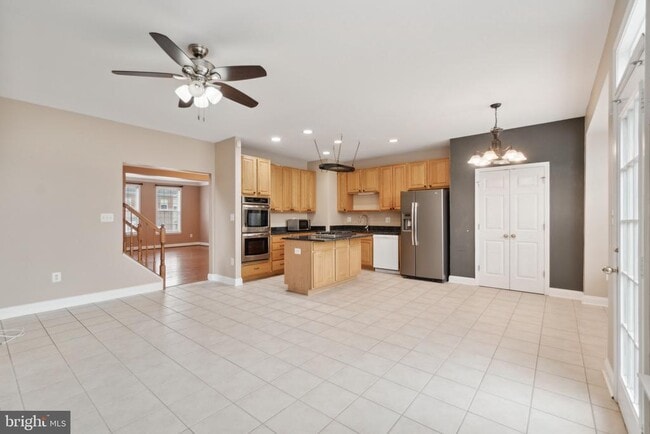 Building Photo - 641 Springhouse Square SE