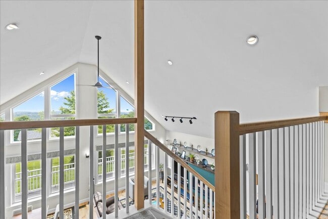 Building Photo - Contemporary with Gorgeous Views in Hinesb...