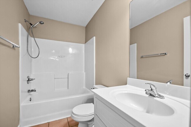 Building Photo - Pet Friendly Three Bedroom!