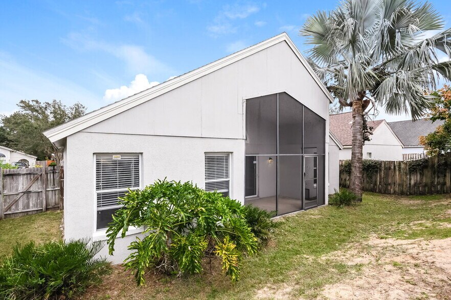 Building Photo - 2151 Blackhawk St