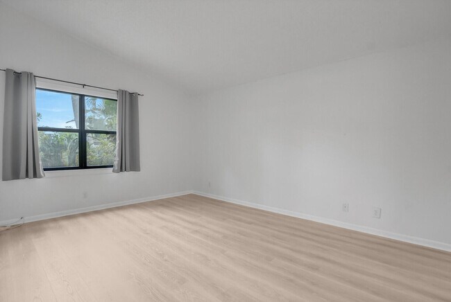 Building Photo - 2533 Bedford Mews Dr
