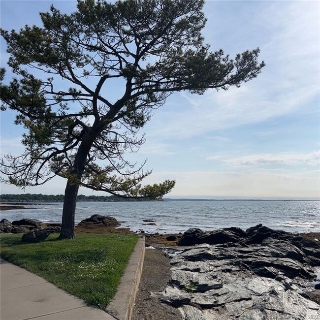 Building Photo - 157 1/2 Kings Hwy