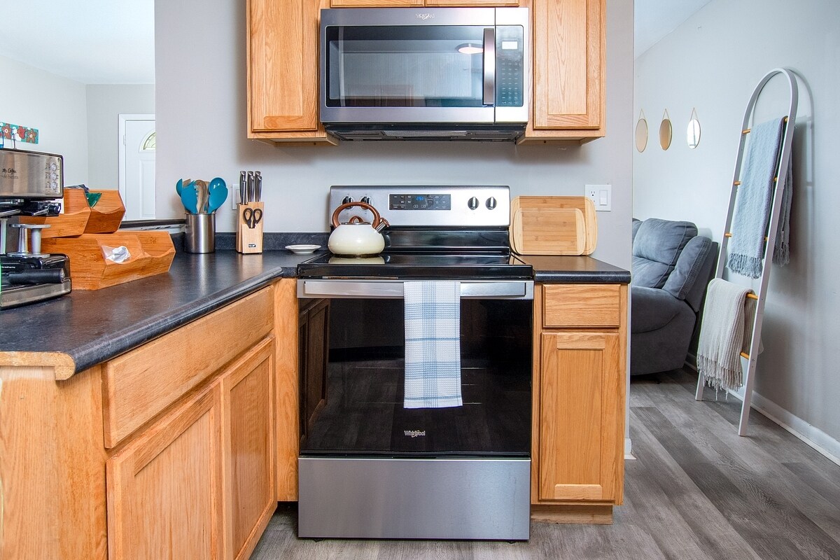 Building Photo - 2233 La Valle Dr