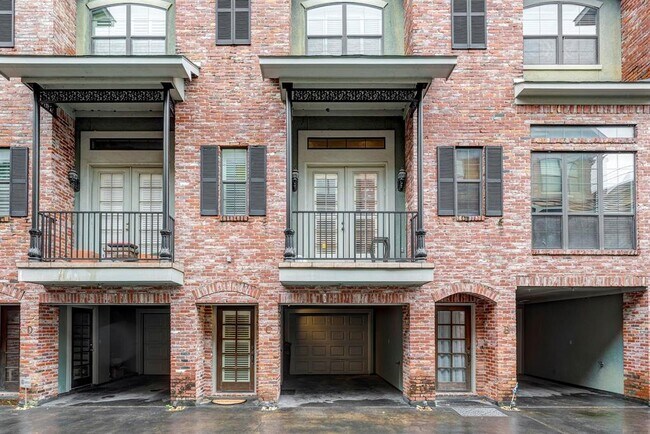 Building Photo - 2346 Camden Dr
