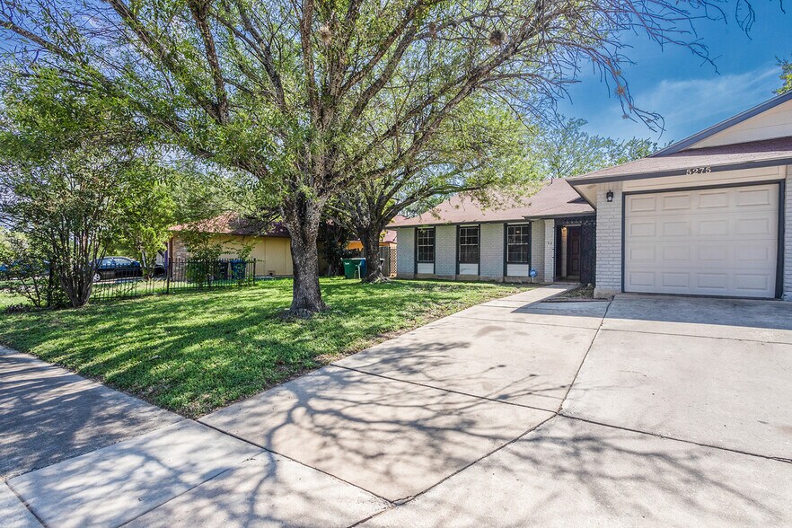 Front of House - 5275 Meadow Rise St