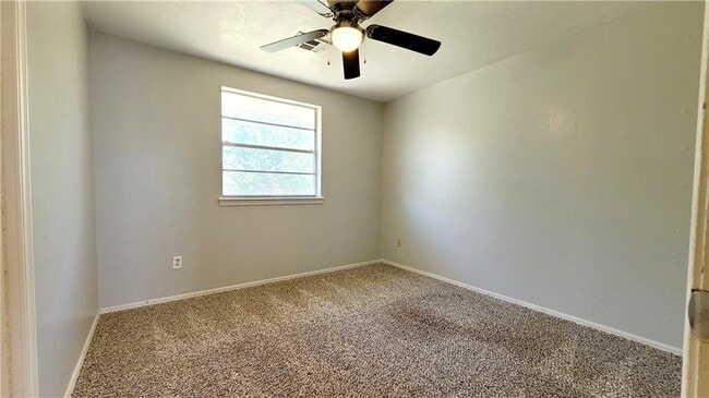 Building Photo - 14025 N Everest Ave