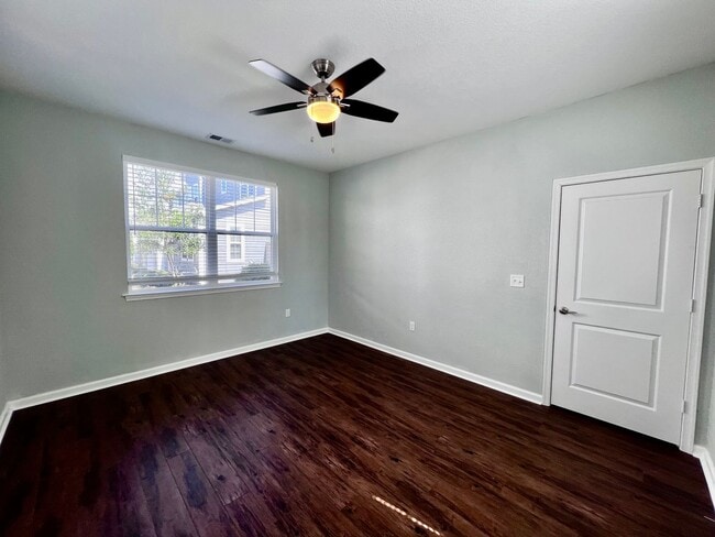 Building Photo - Luxurious 2-Bed Home with Gourmet Kitchen ...