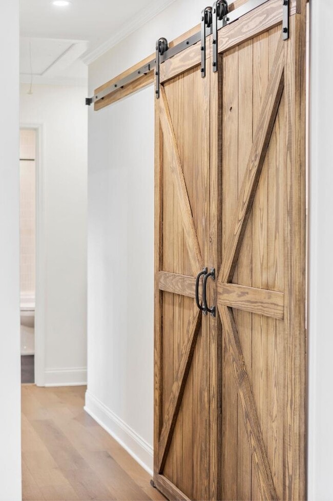 Building Photo - 550 N College St