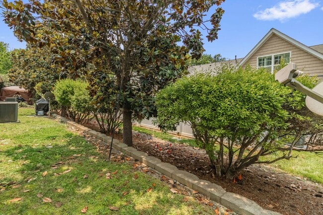 Building Photo - Beautiful Maintanance-Free 3 bedrooms 3 FU...