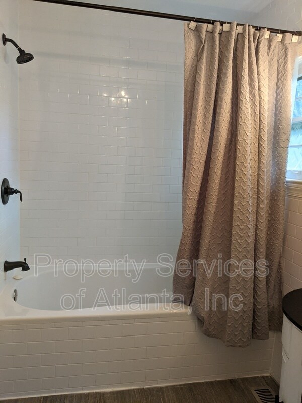 Building Photo - 2331 N Decatur Rd