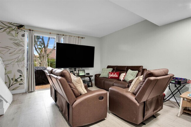 Building Photo - 850 Sorrento Dr