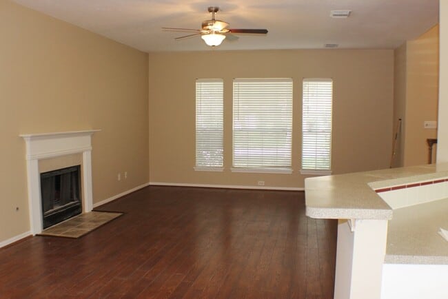 Building Photo - 105 Crimson Bay Dr