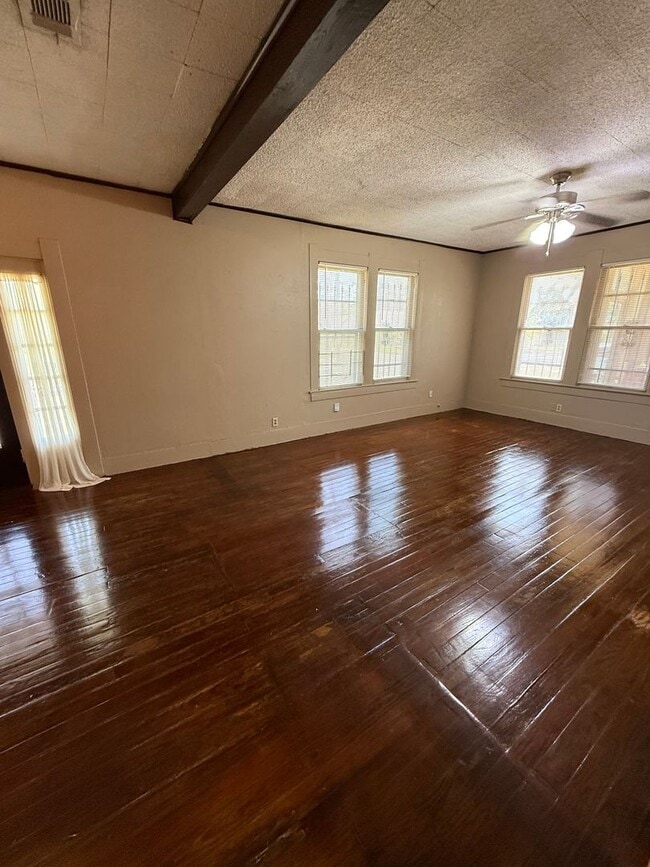 Building Photo - 3 Bedroom, 1 Bathroom Home for Rent in Bea...