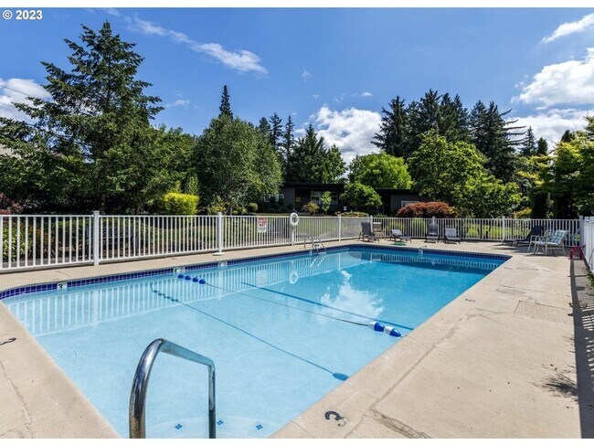 Building Photo - Charming 2 Bedroom Condo in SW Portland!