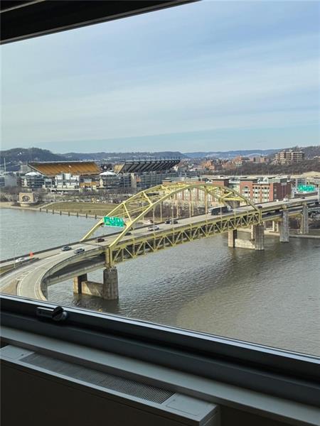 Building Photo - 320 Fort Duquesne Blvd