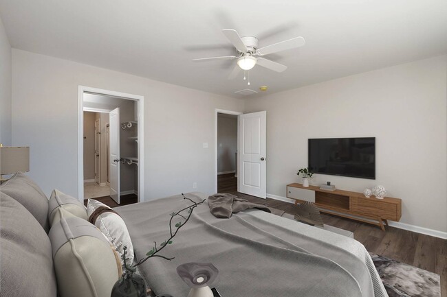 Building Photo - 2740 Village Dr