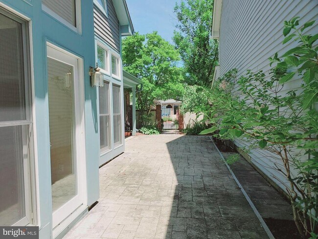 Building Photo - 7 Nottingham Cir