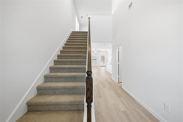 Building Photo - 701 Leavenworth Dr