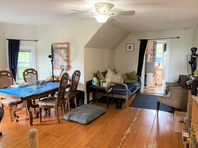 Building Photo - 211 Summer St