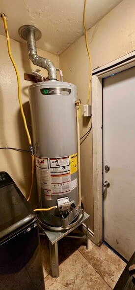 Building Photo - 706 E Polk Ave