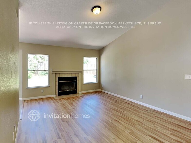 Building Photo - 8987 Meadowspring Dr