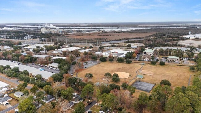 Building Photo - Charming 3BR Home + Bonus Room Near Downtown Savannah & Tybee Island