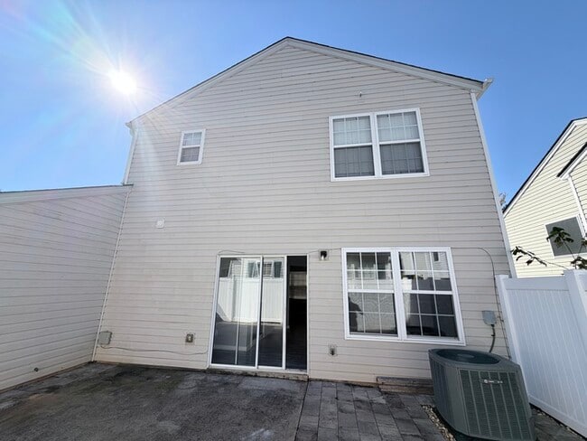 Building Photo - House 4 Beds 3 Baths
