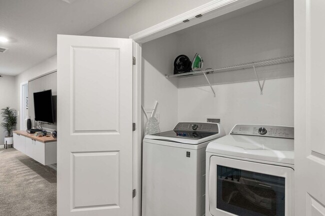 Building Photo - 9052 Sommerset Hills Dr