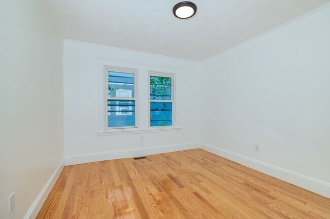 Building Photo - 135 Safford St