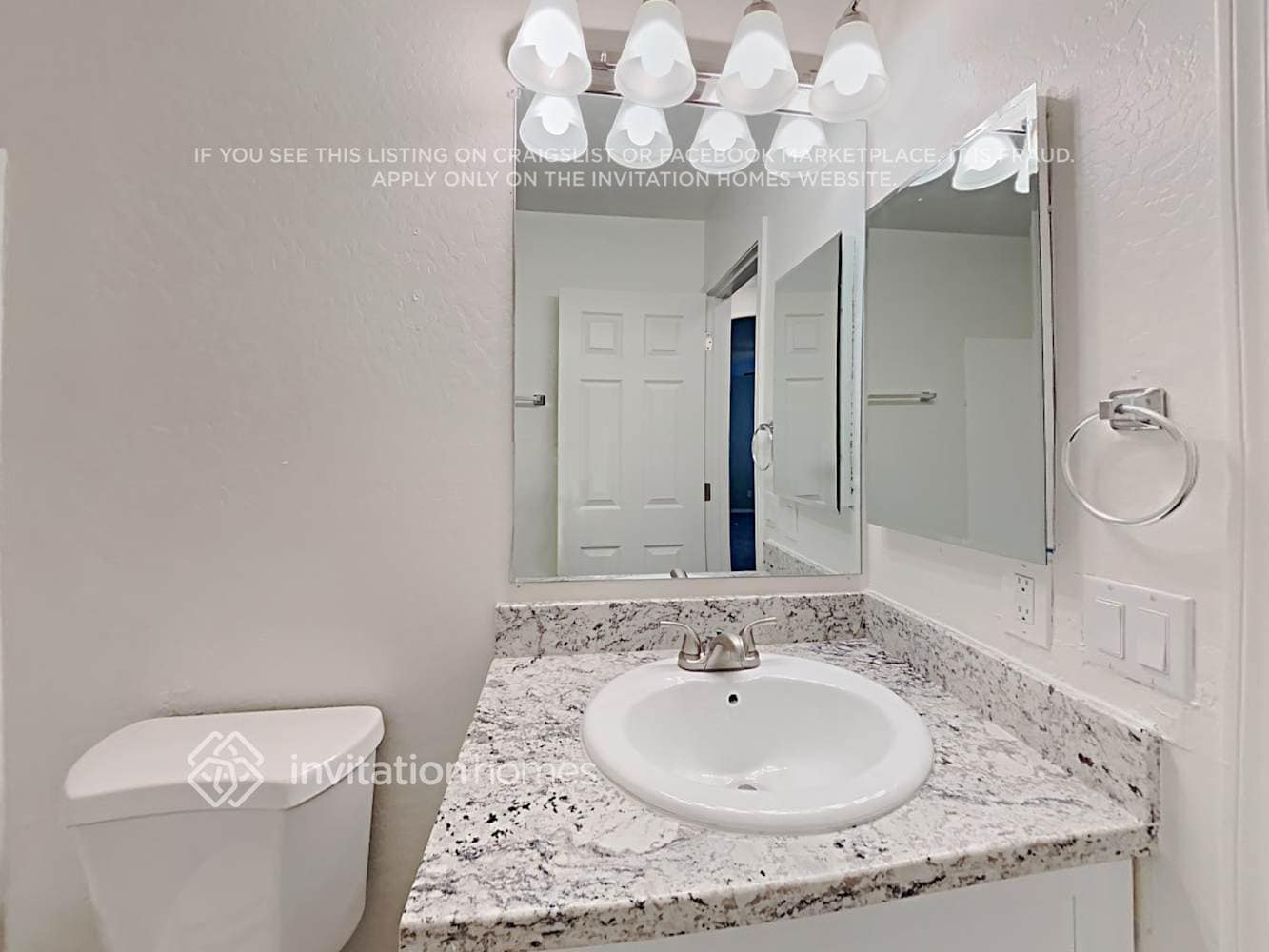 Building Photo - 927 S 239th Ln