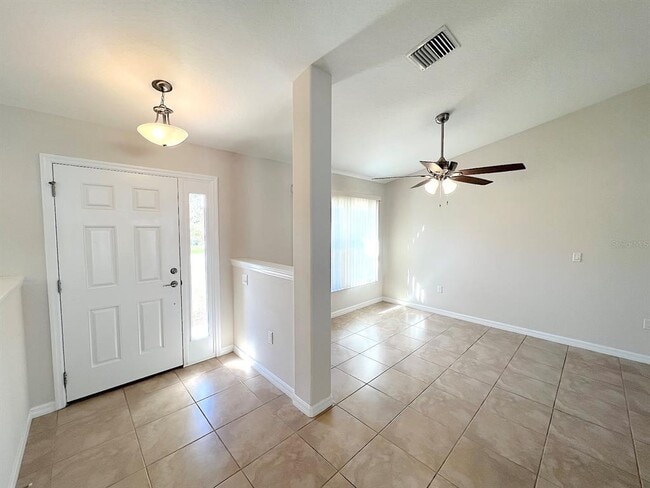 Building Photo - 9 Raemond Ln