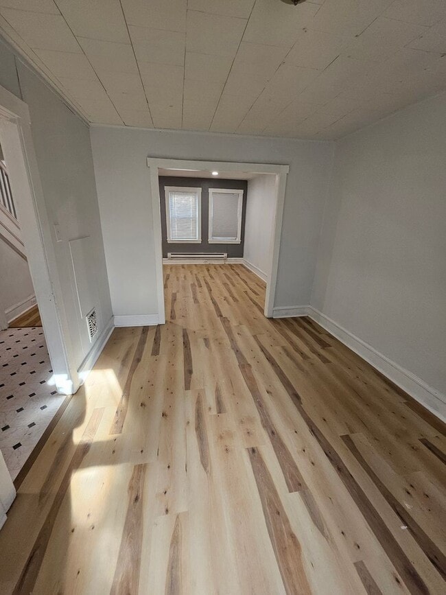 Building Photo - Bright and Airy 3 bedroom for rent-Vouchers Welcome