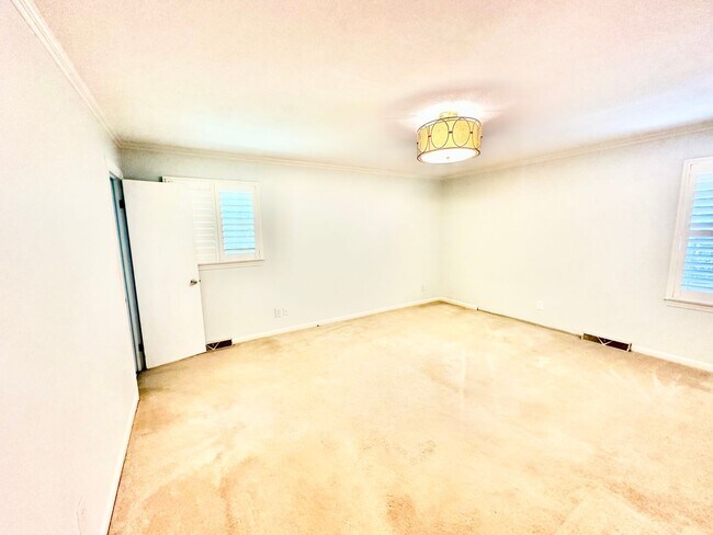 Building Photo - 621 Hanover Ct