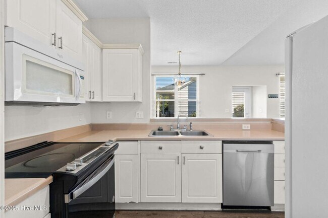Building Photo - 321 S Kerr Ave