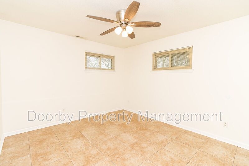 Building Photo - 1809 N Hawthorne St