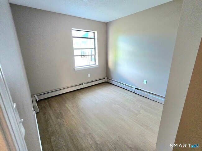 Building Photo - 274 Bellevue St