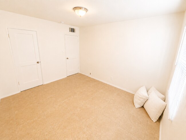 Building Photo - 1505 N 15th Ave