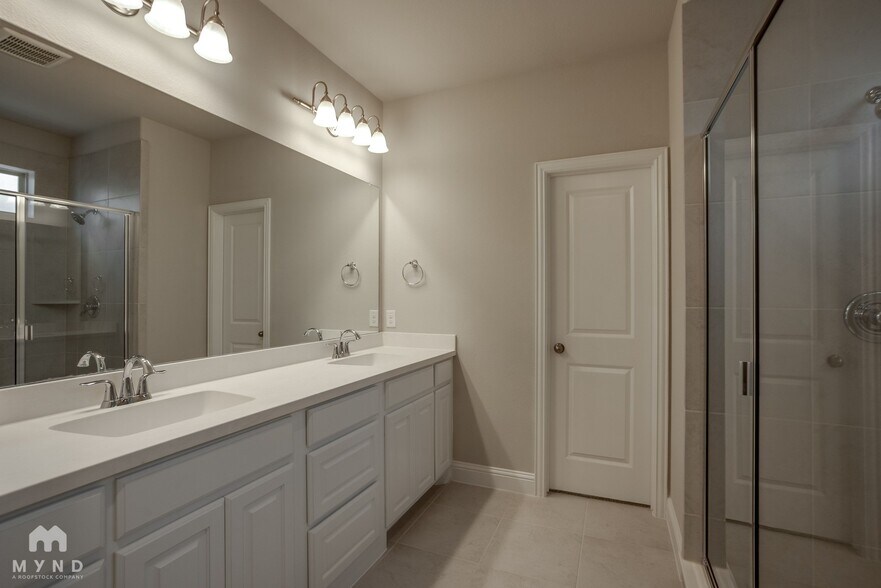 Building Photo - 3317 King Yon Wy