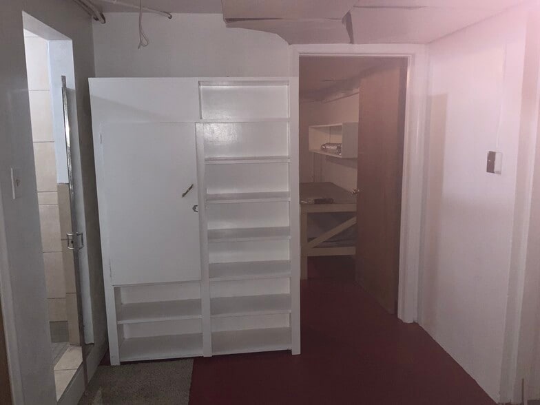 Building Photo - 2200 S Lee Ave