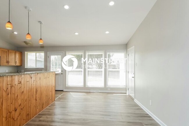Building Photo - 3 Bedroom Pet-Friendly Home in St. Louis, MO with Main Street Renewal