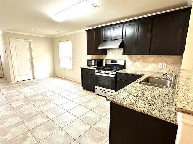 Building Photo - 1934 Acorn Glen Trail