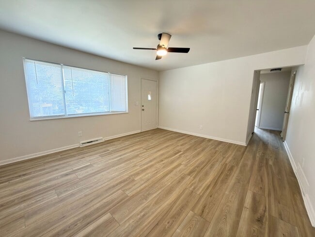 Building Photo - Newly Renovated Move-In Ready 3 Bed, 3 Bath Home!