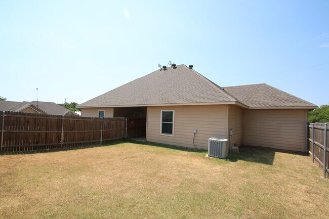 Building Photo - 105-107 Sunburst Court