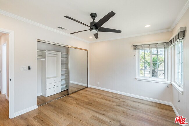 Building Photo - 2537 Cotner Ave